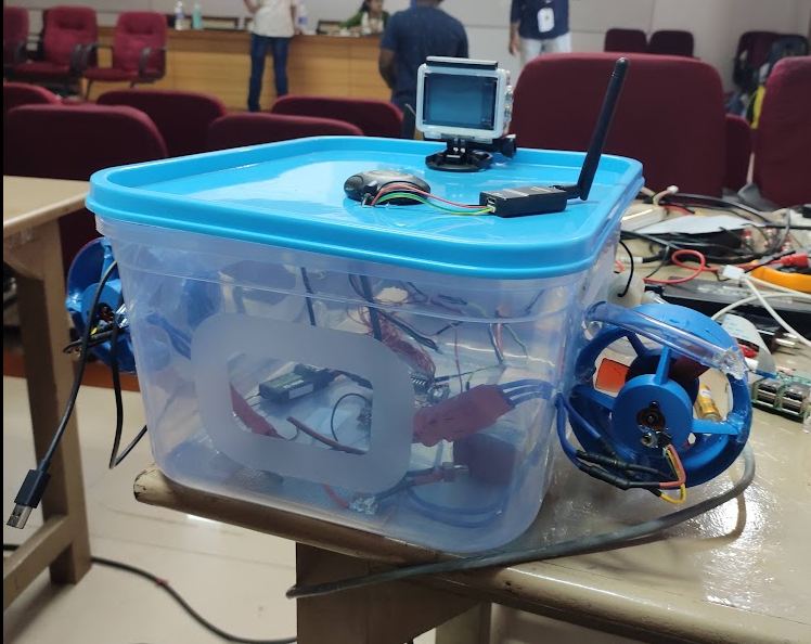Water cleaning robot prototype